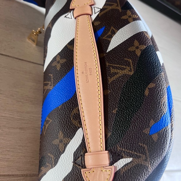 Louis Vuitton x League of Legends BUMBAG - Picture 9 of 13